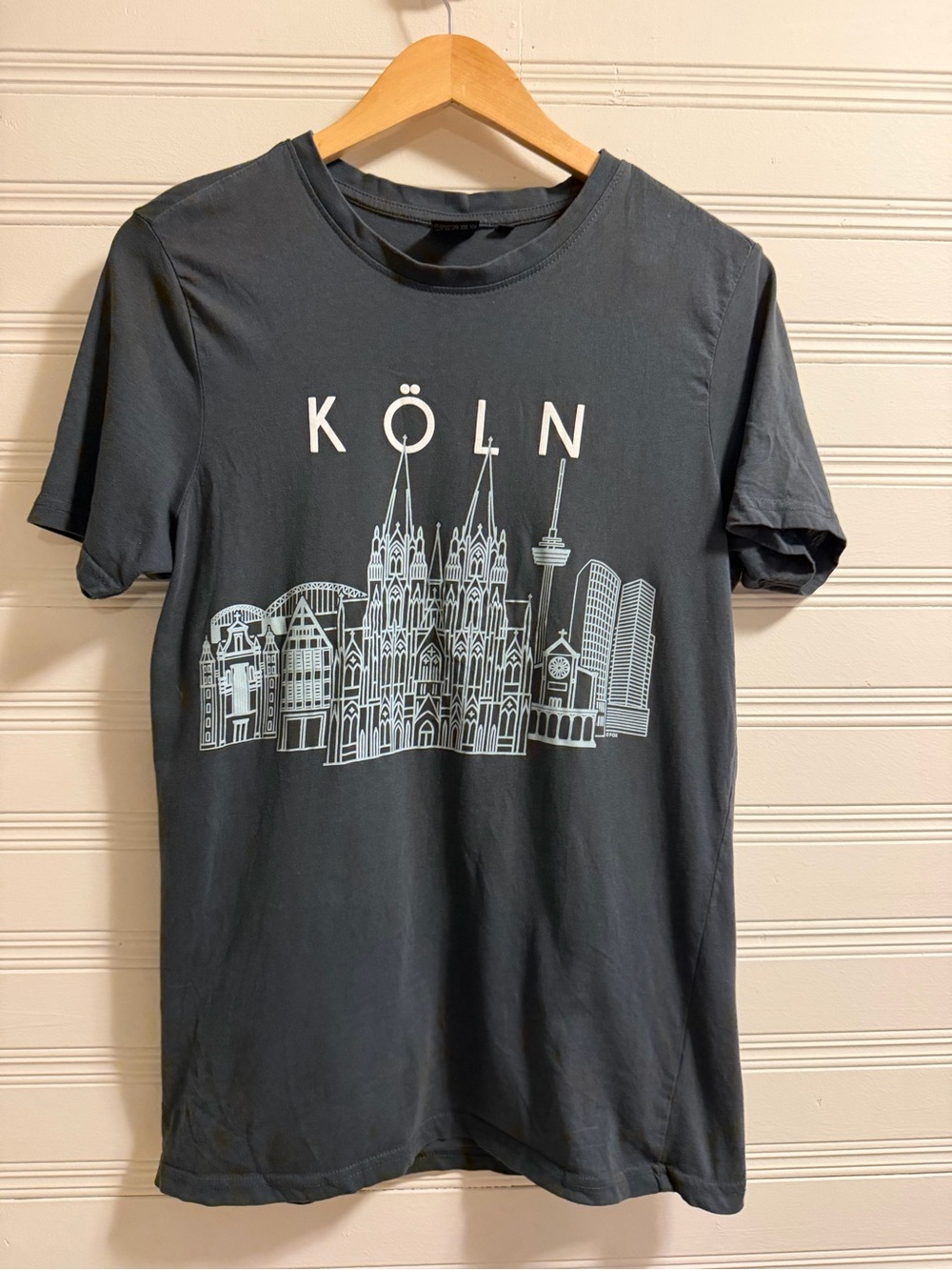 Fox Original Dark Gray Köln Skyline Graphic Tee unisex sizing